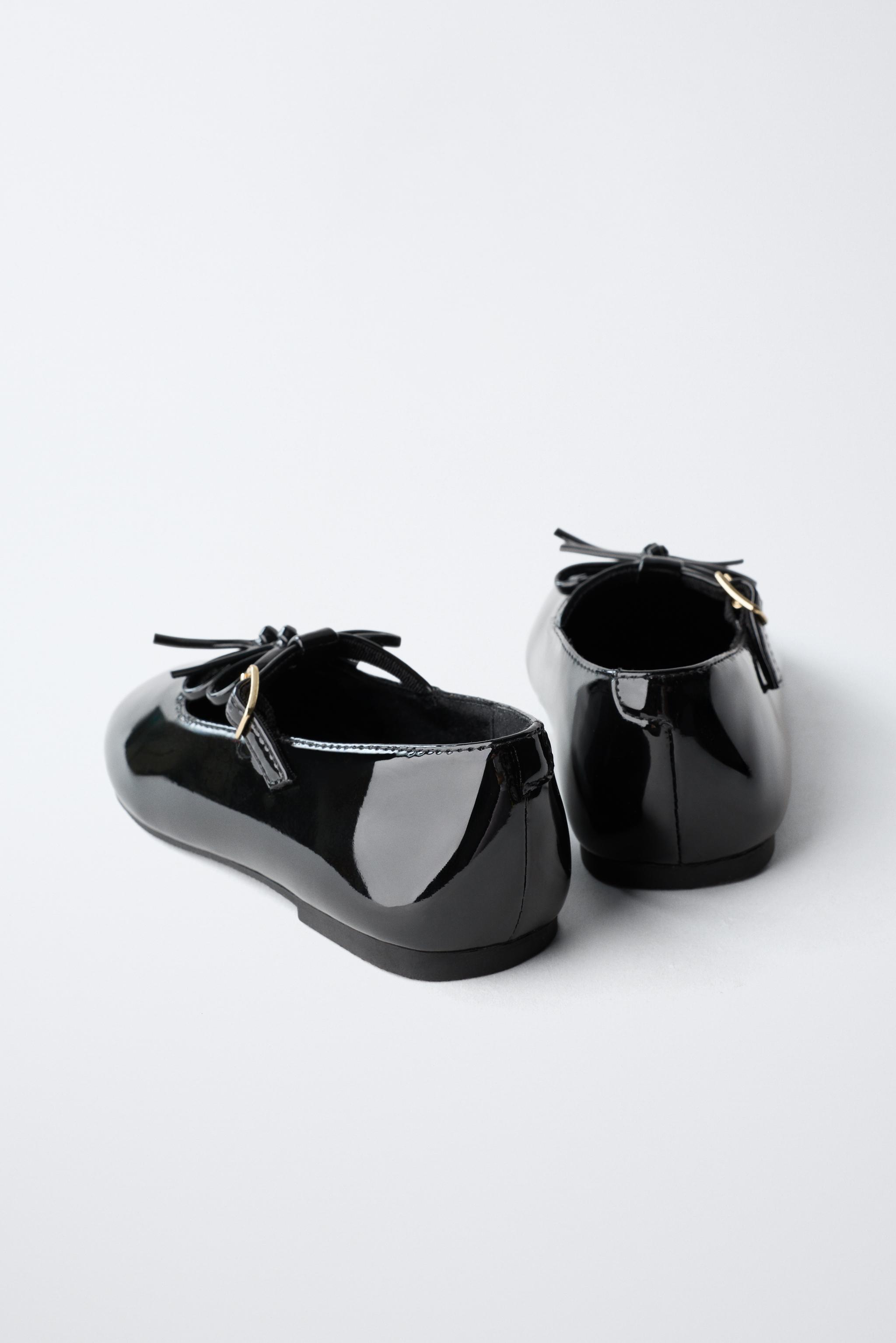 PATENT LEATHER BALLET FLATS WITH BOWS